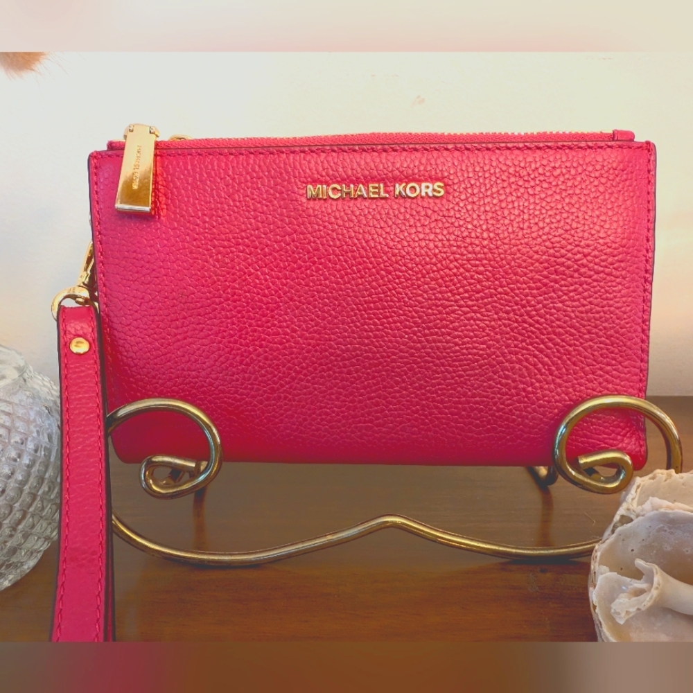 Michael Kors Double zip Wristlet- Fuchsia pebbled leather- EUC
